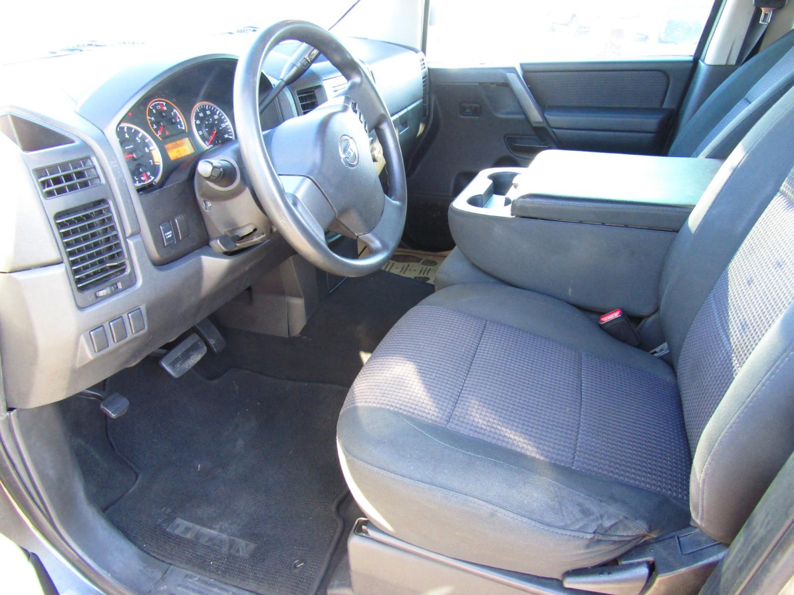 2011 Gray Nissan Titan S Crew Cab 2WD (1N6AA0EKXBN) with an 5.6L V8 DOHC 32V engine, Automatic transmission, located at 15016 S Hwy 231, Midland City, AL, 36350, (334) 983-3001, 31.306210, -85.495277 - Photo #3